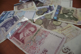 Рекордно ниски лихви по кредитите в България